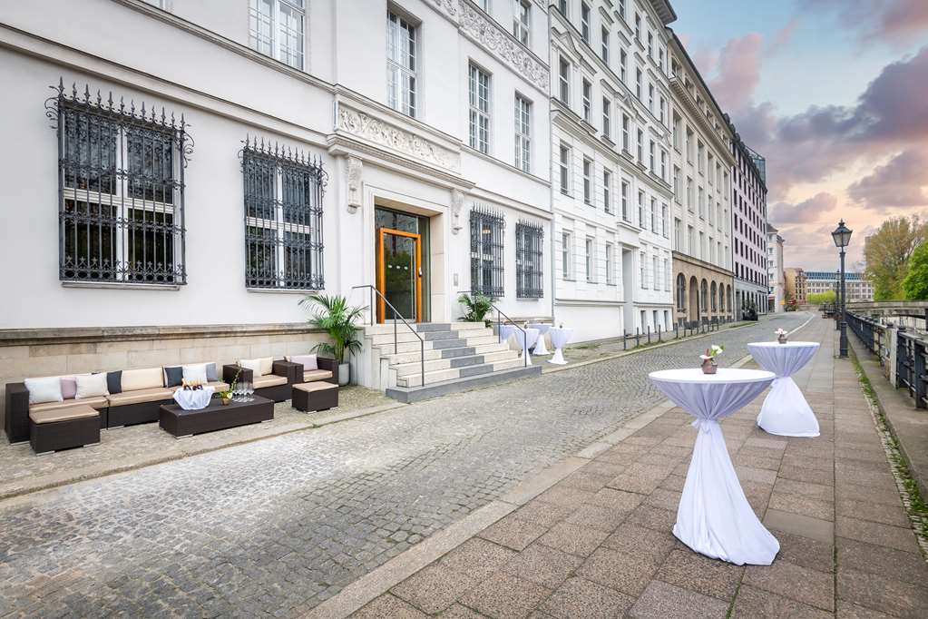 art'otel berlin mitte - Tap to explore photos