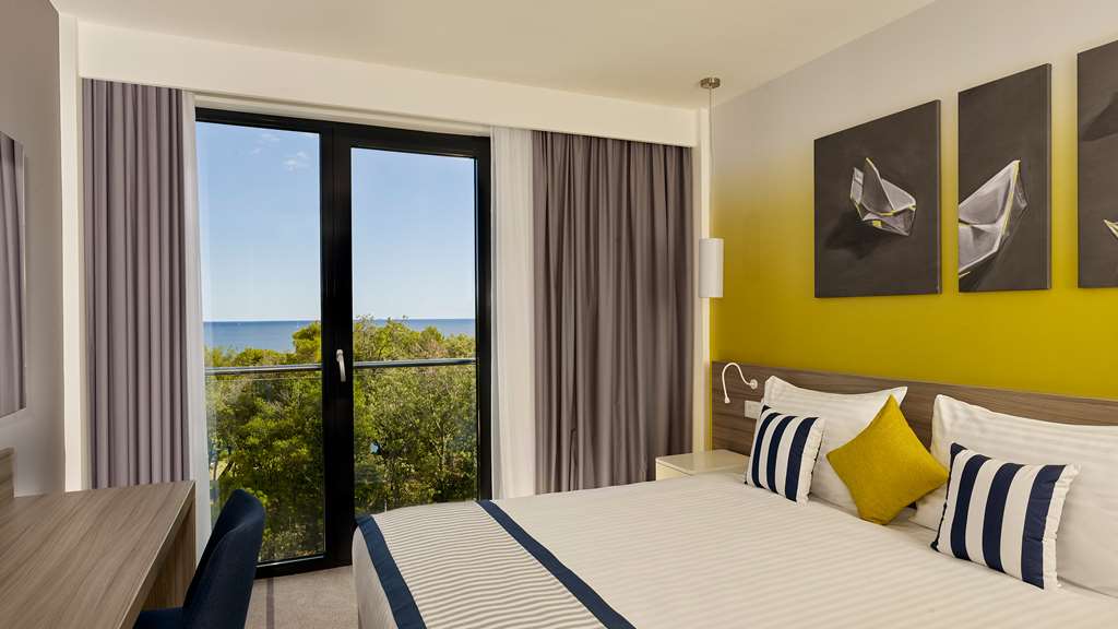 PARK PLAZA ARENA PULA-guestroom-Guest Room,On-Site.jpg