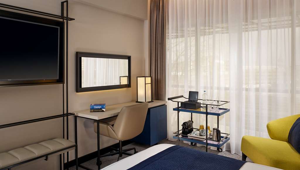 PARK PLAZA UTRECHT-guestroom-Guest Room,Guest Room Amenity,TV and multimedia,Sitting area,On-Site.jpg