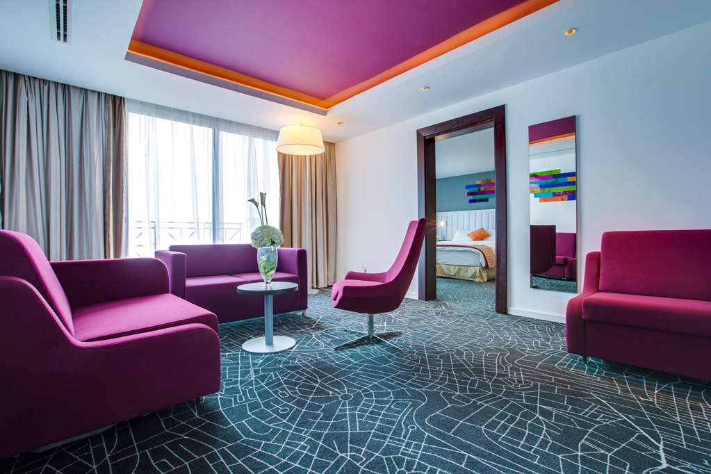PARK INN BY RADISSON DAMMAM-guestroom-Guest Room,Living Area,Sitting area,Suite,On-Site.jpg