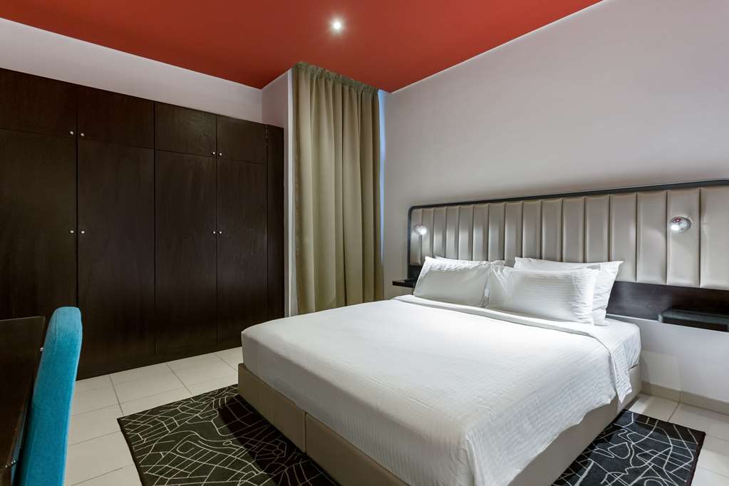 RADISSON DAMMAN INDUSTRIAL CITY-guestroom-King bed.jpg