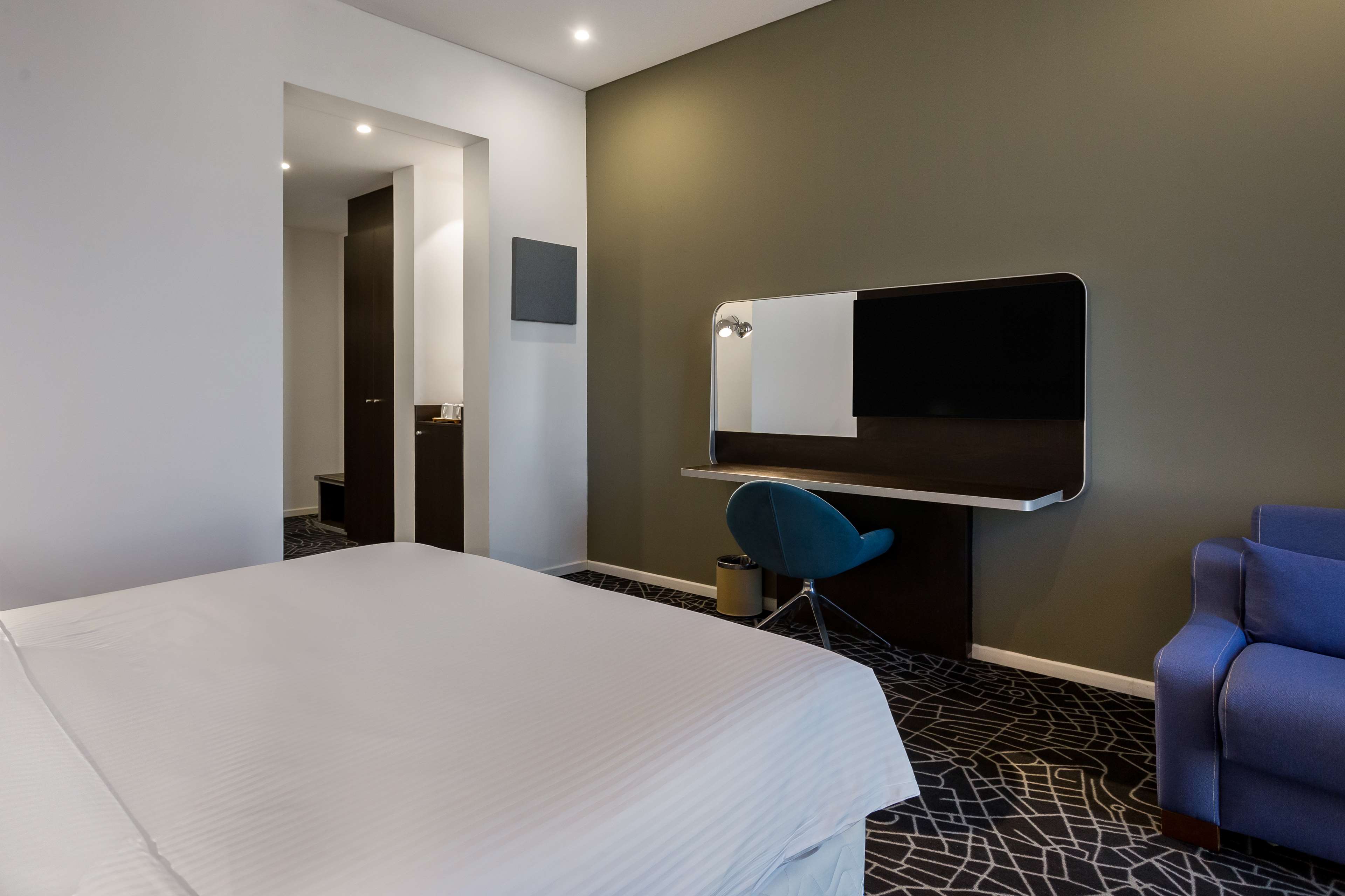 Radisson Hotel & Apartments Dammam Industry City - Tap to explore photos