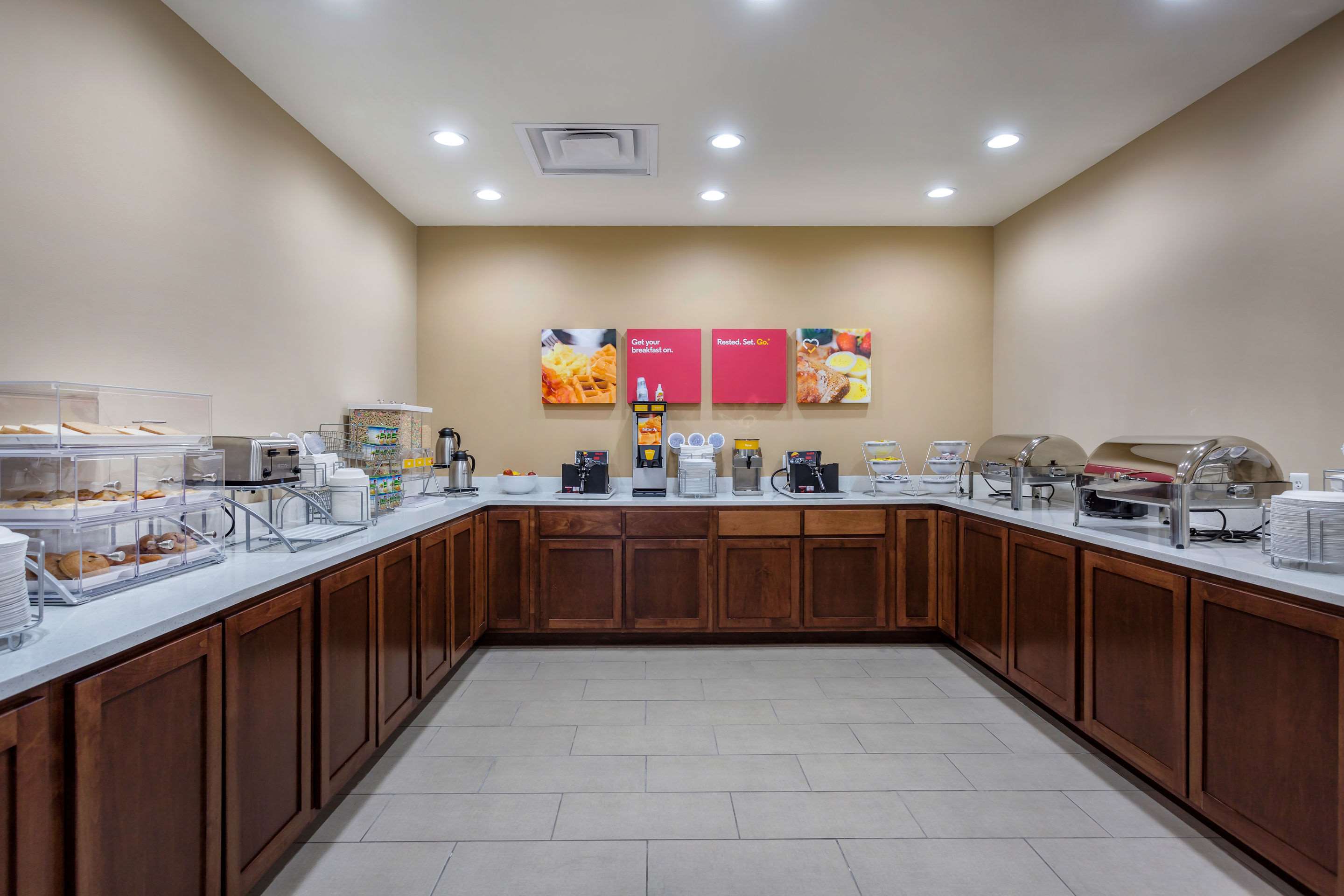 Breakfast area | Comfort Suites