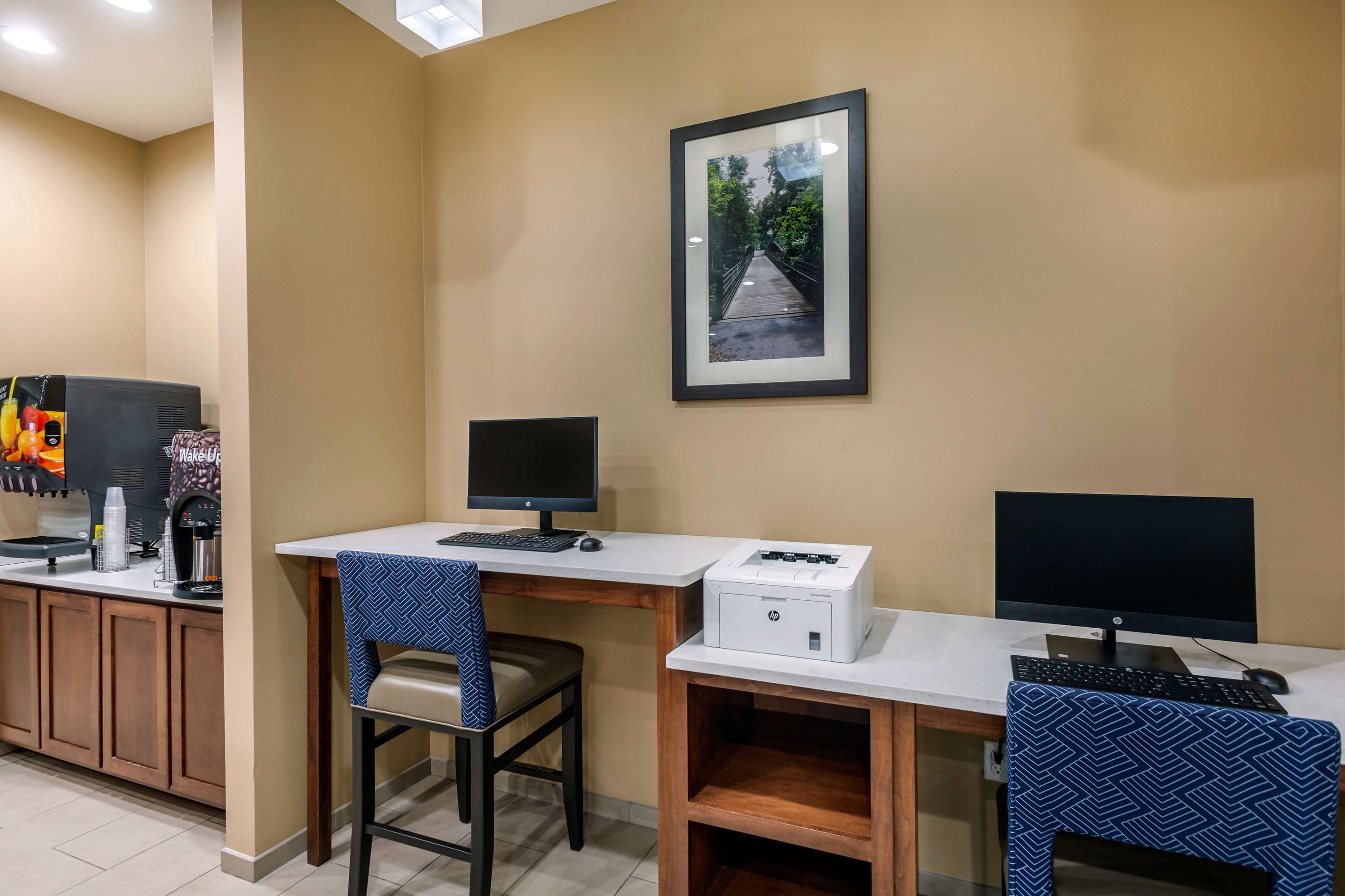 Business center | Comfort Suites