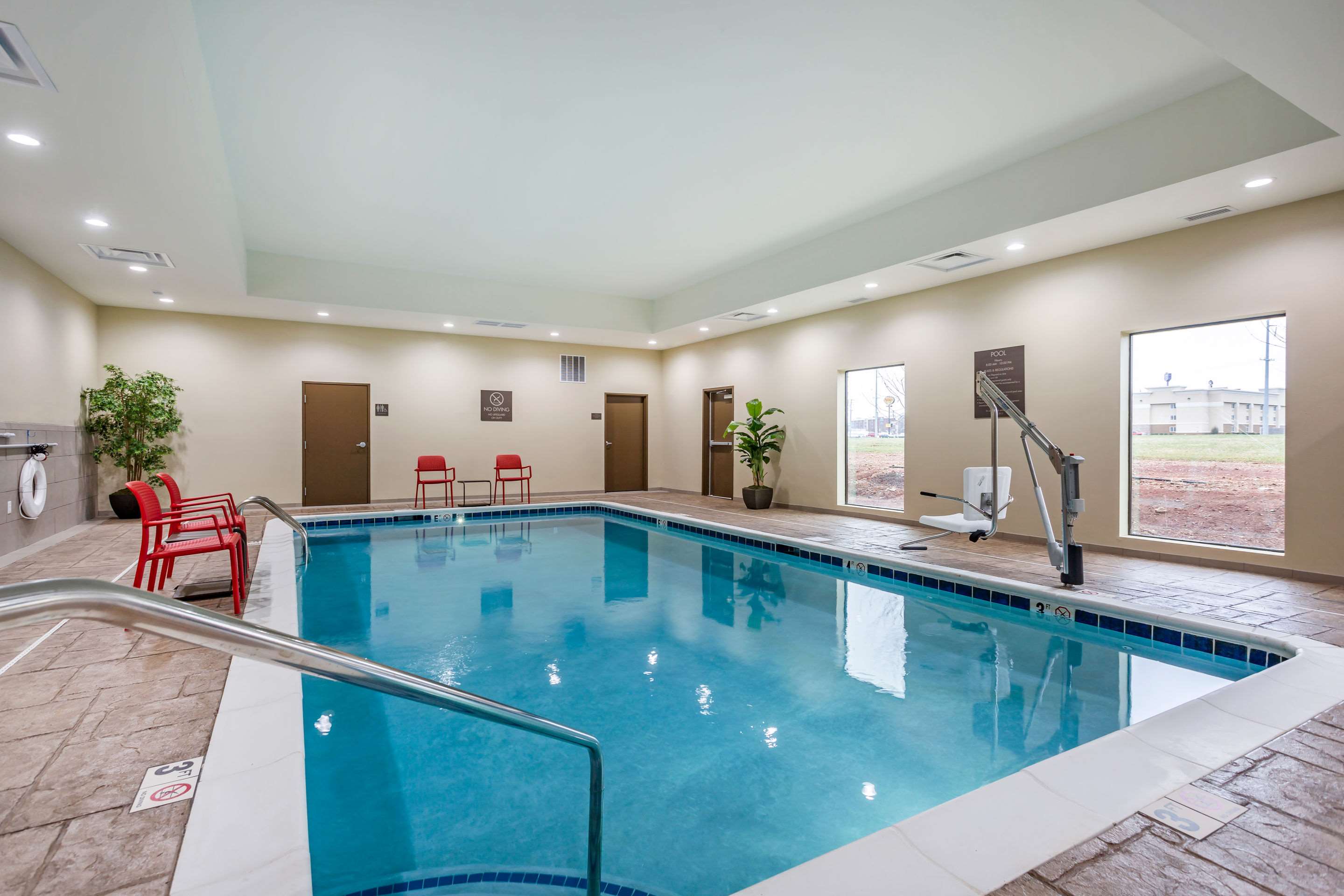 Indoor pool | Comfort Suites