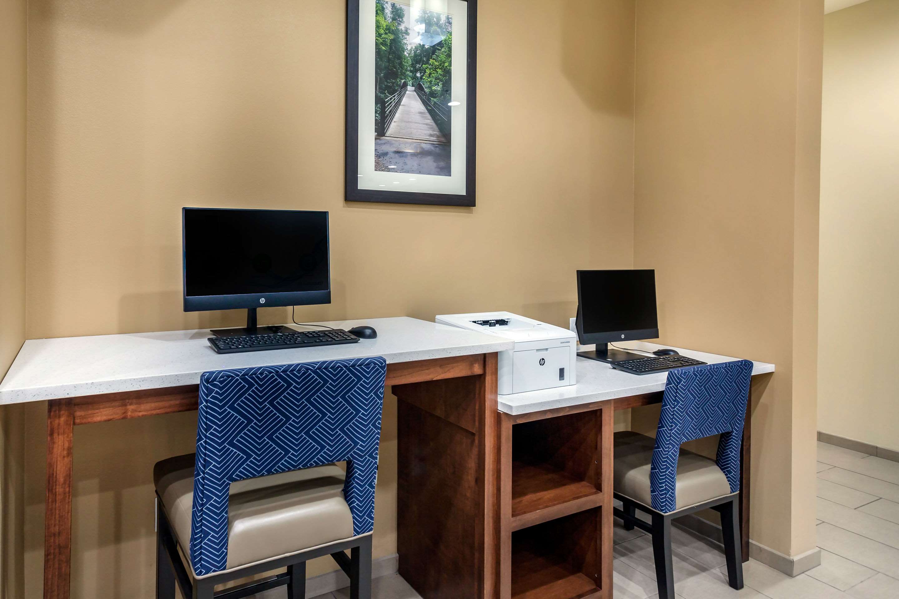 Business center | Comfort Suites