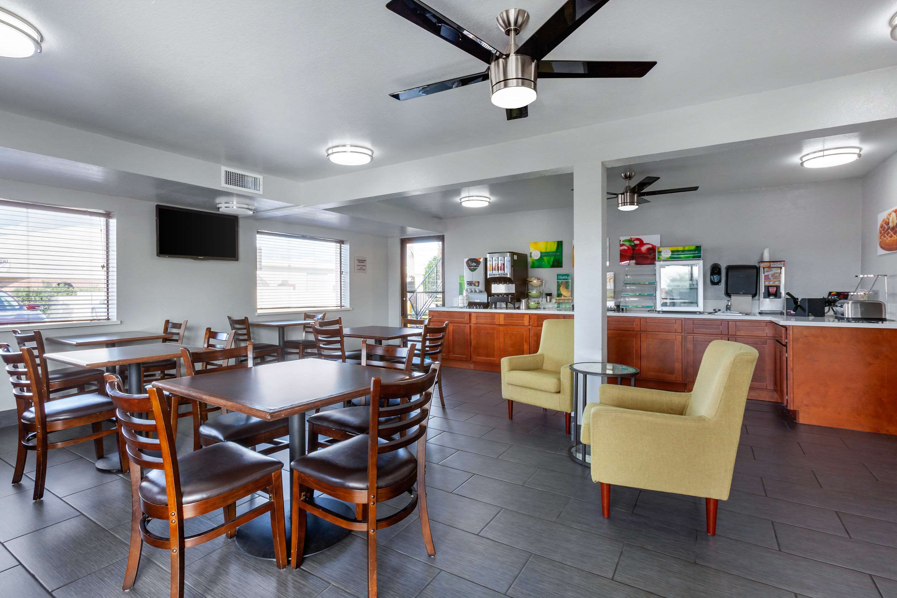 Breakfast area | Quality Inn & Suites near Downtown Mesa