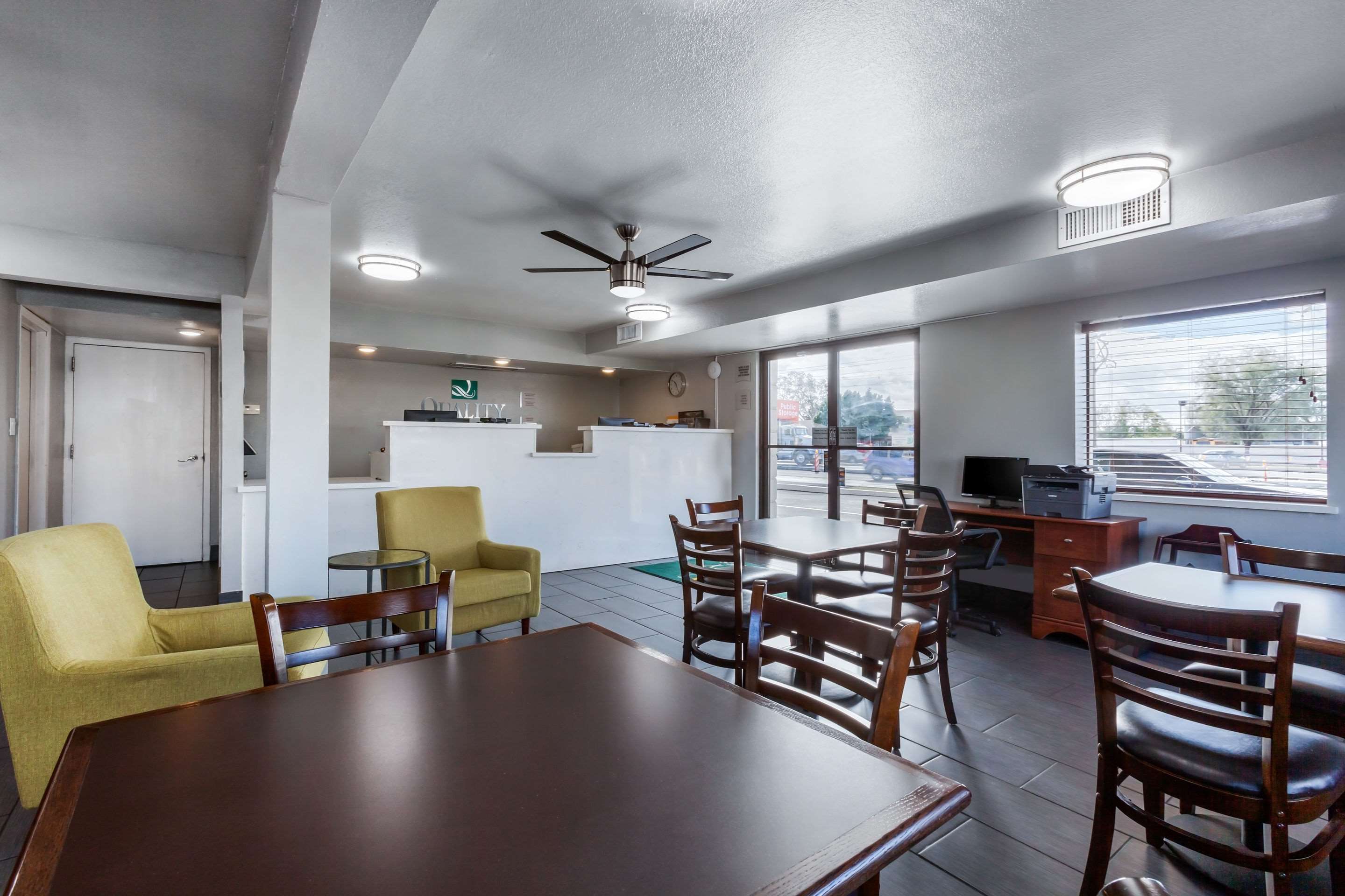Hotel lobby | Quality Inn & Suites near Downtown Mesa
