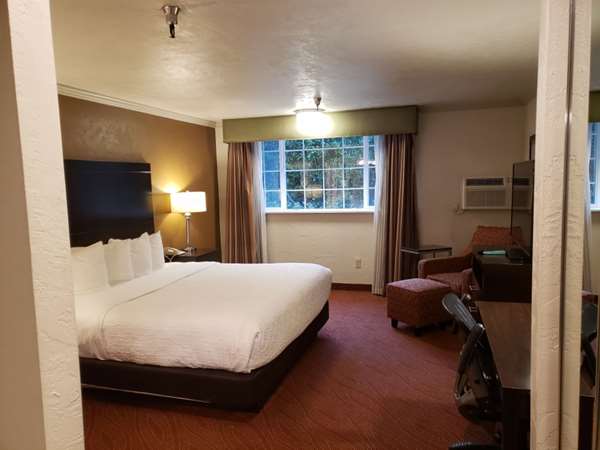  - Best Western Plus Parkway Inn Wilsonville - I-5, Exit 286