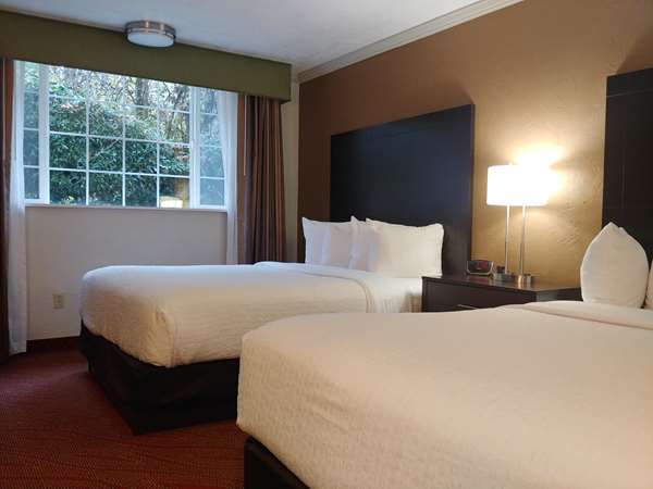  - Best Western Plus Parkway Inn Wilsonville - I-5, Exit 286