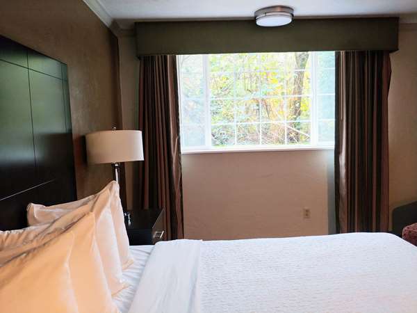  - Best Western Plus Parkway Inn Wilsonville - I-5, Exit 286