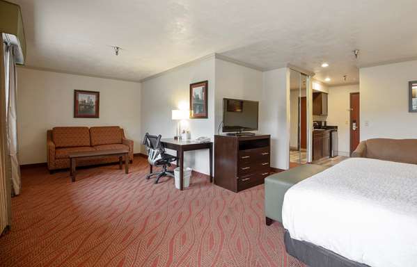  - Best Western Plus Parkway Inn Wilsonville - I-5, Exit 286