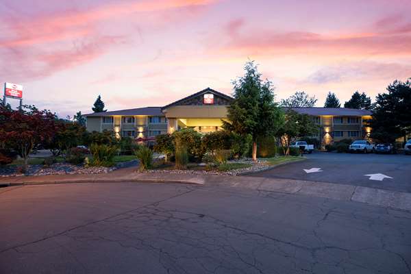 Exterior view - Best Western Plus Parkway Inn Wilsonville - I-5, Exit 286