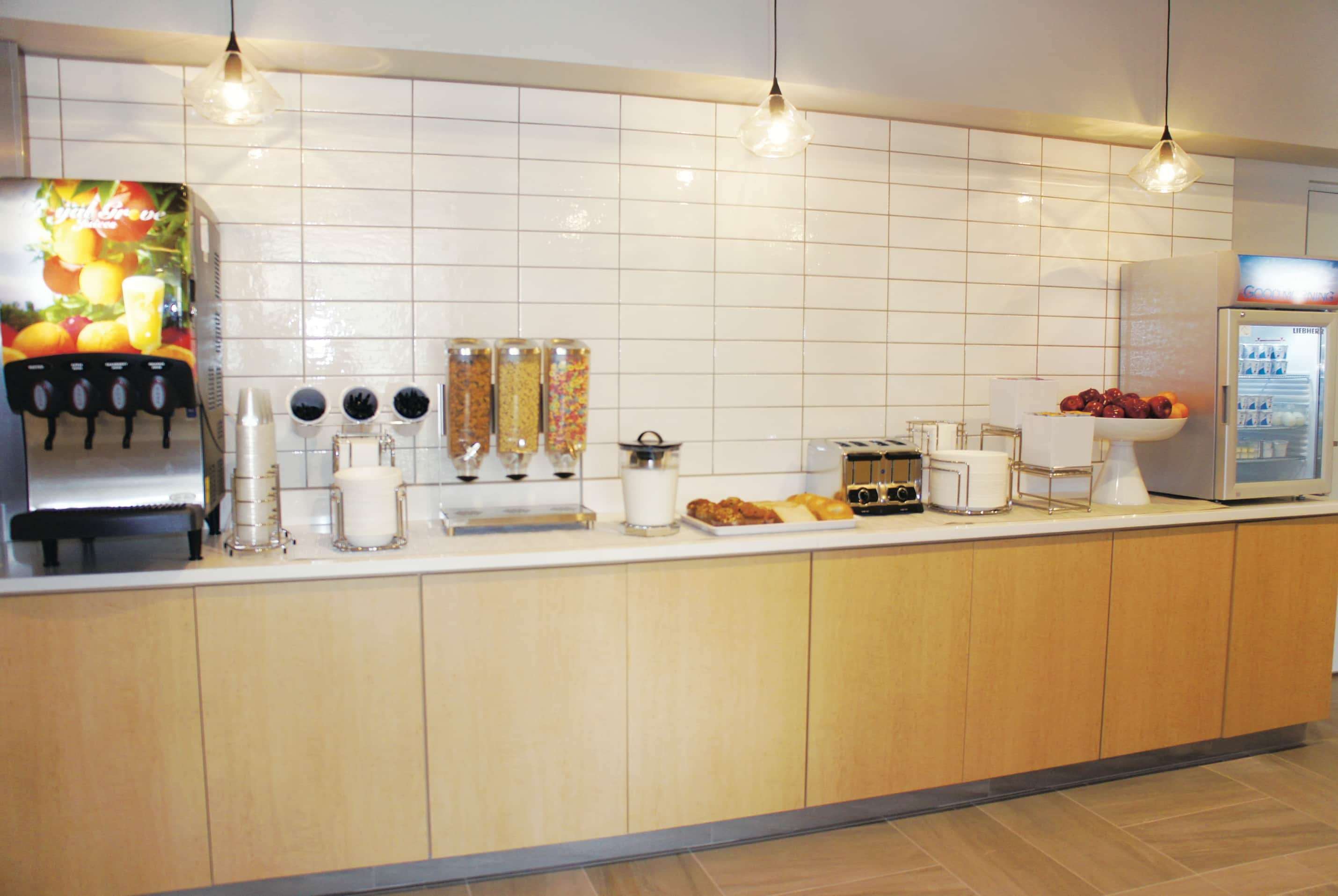 Breakfast Area | La Quinta Inn & Suites by Wyndham Madera