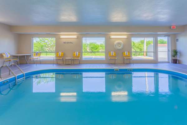 Pool - Wingate by Wyndham Gurnee - I-94, Exit 8