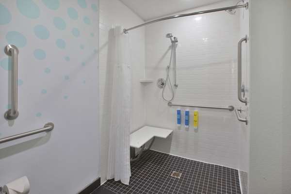  - Tru by Hilton Hotel Jackson