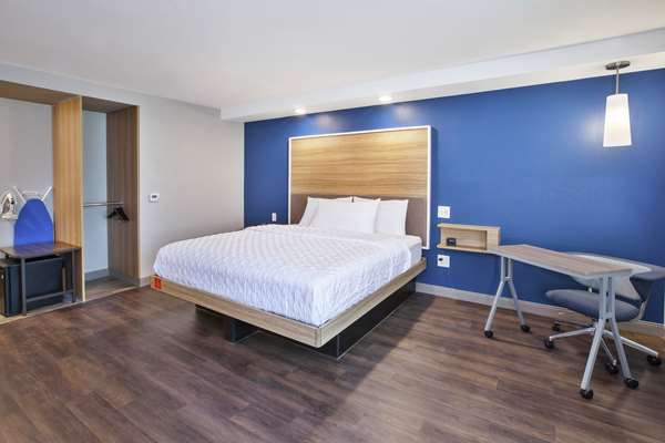  - Tru by Hilton Hotel Jackson