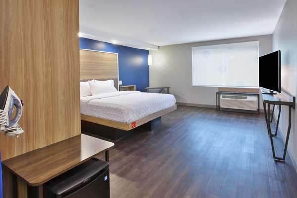  - Tru by Hilton Hotel Jackson