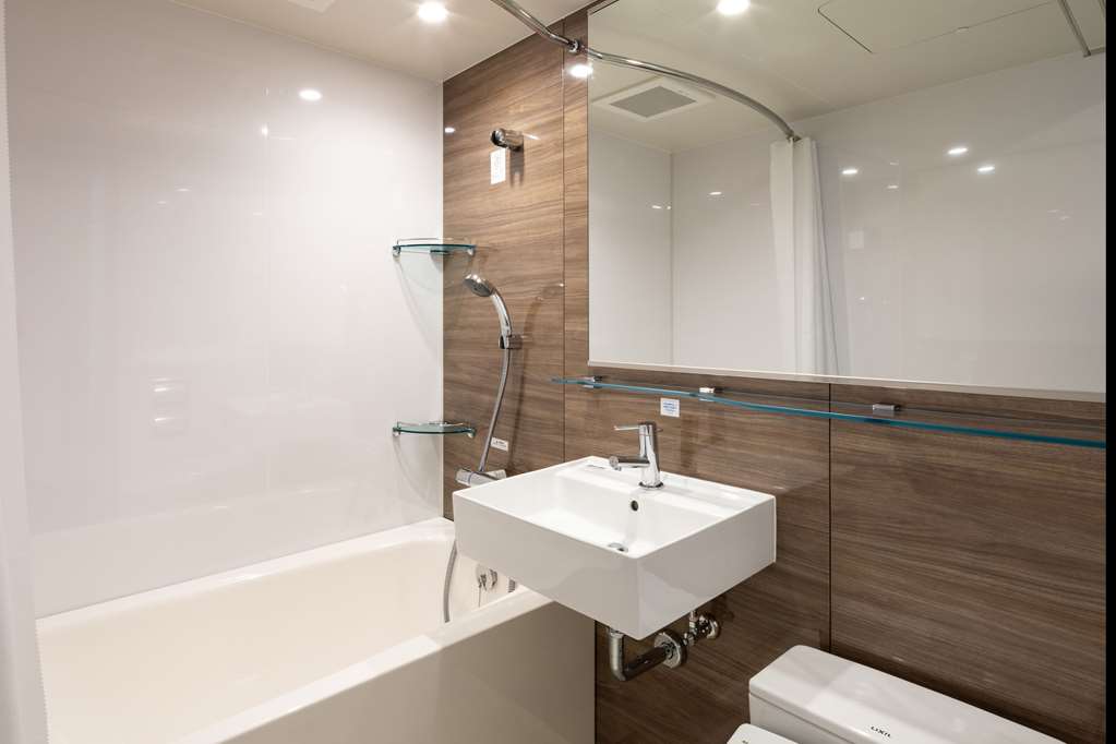COMFORT HOTEL ERA KOBE SANNOMIYA-guestroom-Guest Room,Bathroom,On-Site.jpg