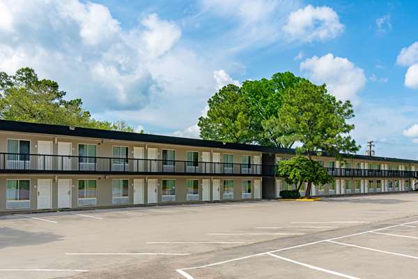 Exterior view - Rodeway Inn Huntsville - I-45, Exit 116