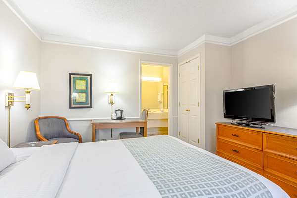  - Rodeway Inn Huntsville - I-45, Exit 116