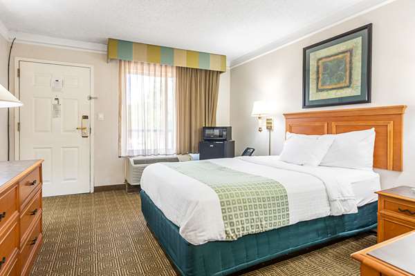  - Rodeway Inn Huntsville - I-45, Exit 116