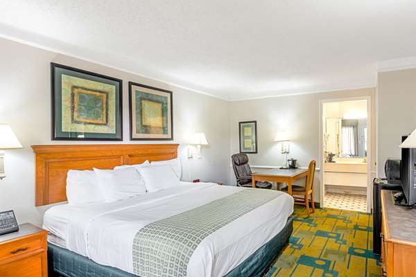  - Rodeway Inn Huntsville - I-45, Exit 116