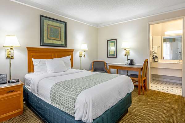  - Rodeway Inn Huntsville - I-45, Exit 116