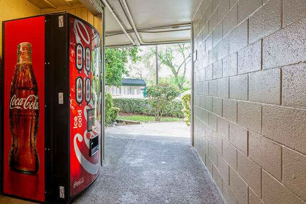  - Rodeway Inn Huntsville - I-45, Exit 116