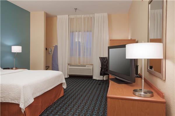 1 Queen Bed, Mobility Accessible Room, Bathtub w/ Grab Bars, Non-Smoking