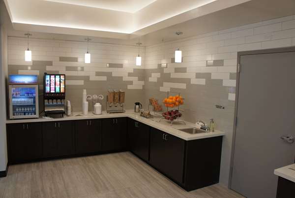 Amenities - La Quinta Inn & Suites Mobile - I-65, Exit 3