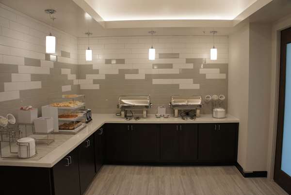 Amenities - La Quinta Inn & Suites Mobile - I-65, Exit 3