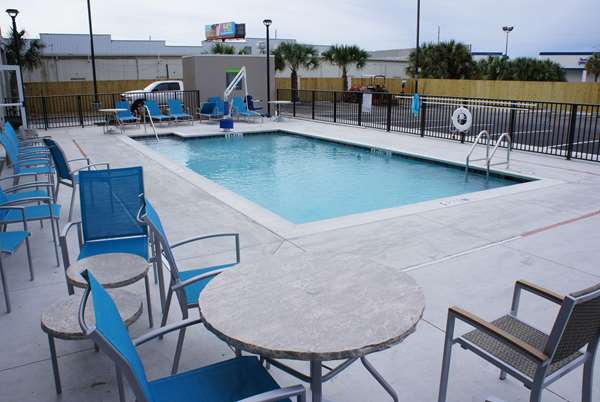 Pool - La Quinta Inn & Suites Mobile - I-65, Exit 3