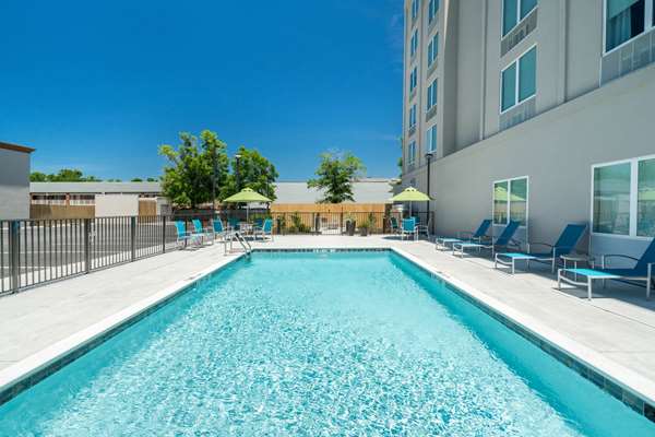 Pool - La Quinta Inn & Suites Mobile - I-65, Exit 3