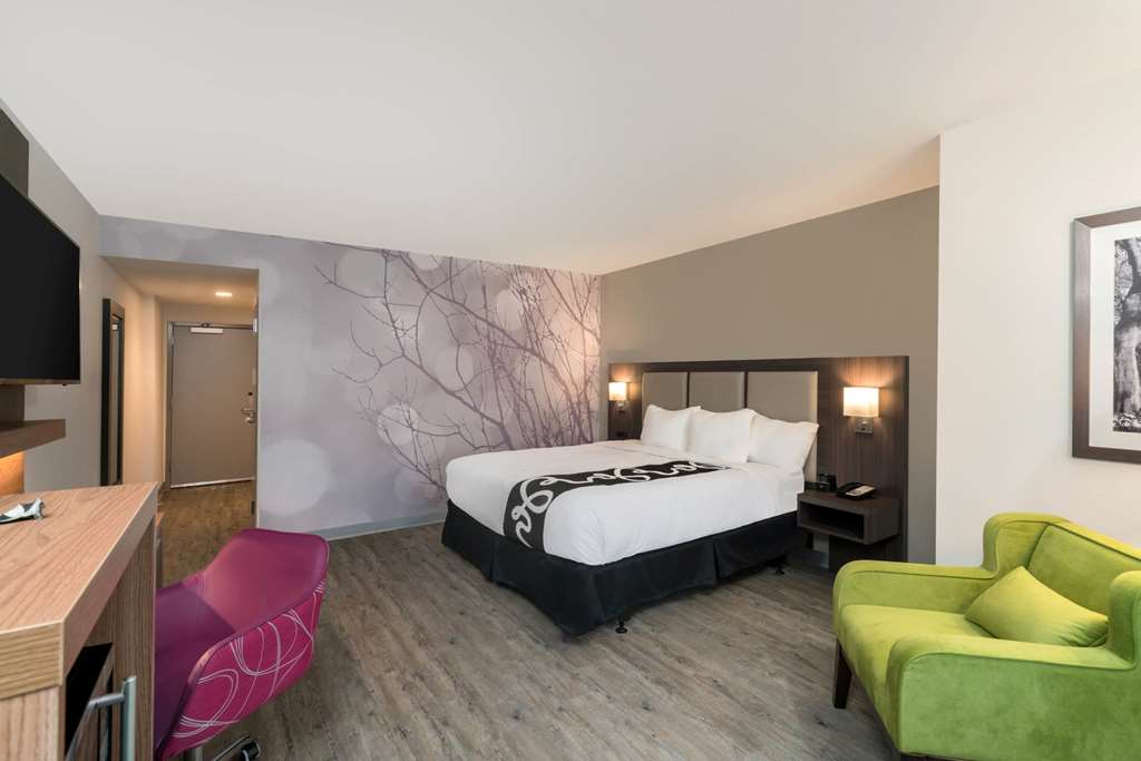 LA QUINTA INN STE MOBILE I-65-ARPT-guestroom-Guest Room,On-Site.jpg