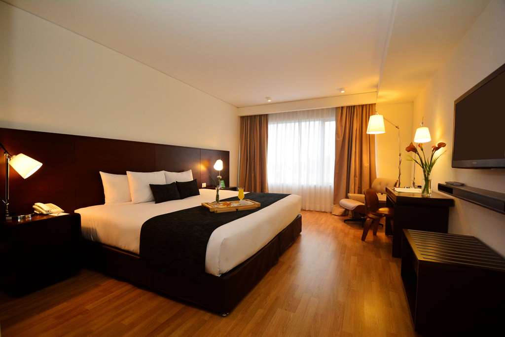 DAZZLER LIMA MIRFLORES-guestroom-Guest Room,King bed,On-Site.jpg