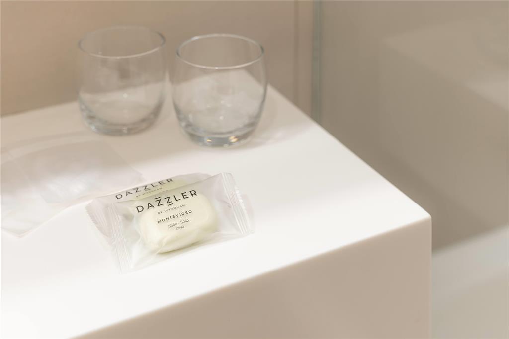 DAZZLER MONTEVIDEO-guestroom-Guest Room,Bathroom,On-Site.jpg
