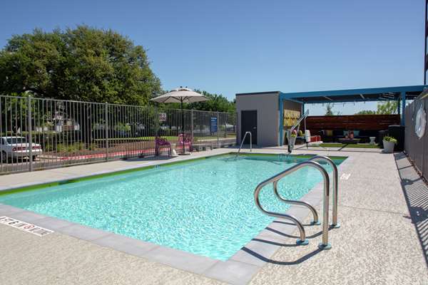 Pool - Tru by Hilton Round Rock - I-35, Exit 254