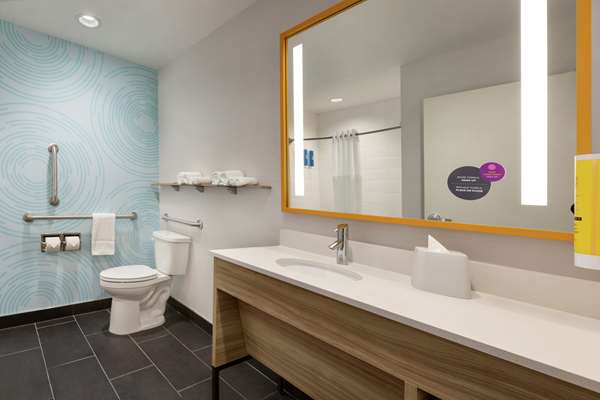  - Tru by Hilton Webster - I-45, Exit 25