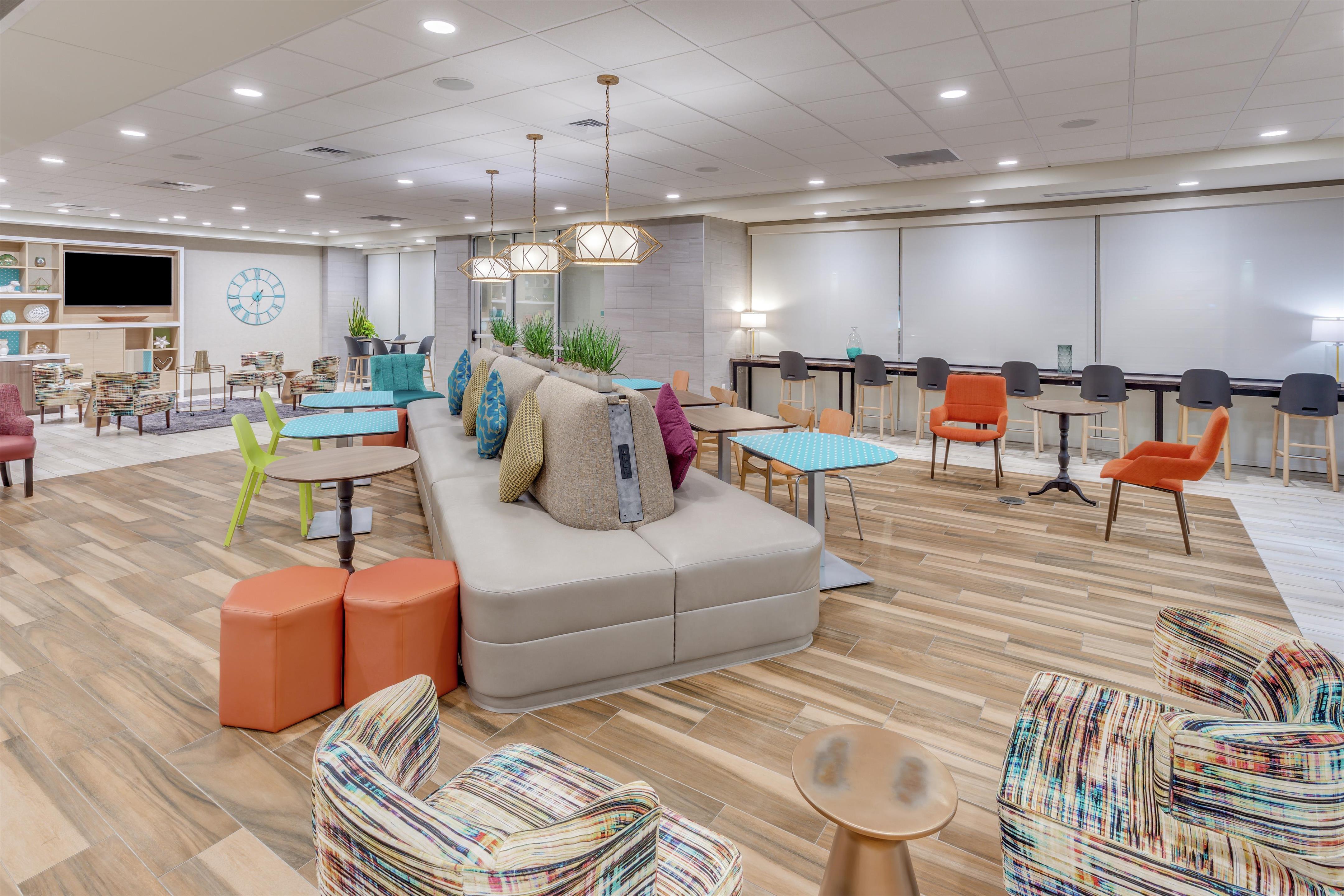 Lobby | Home2 Suites by Hilton Indianapolis Northwest