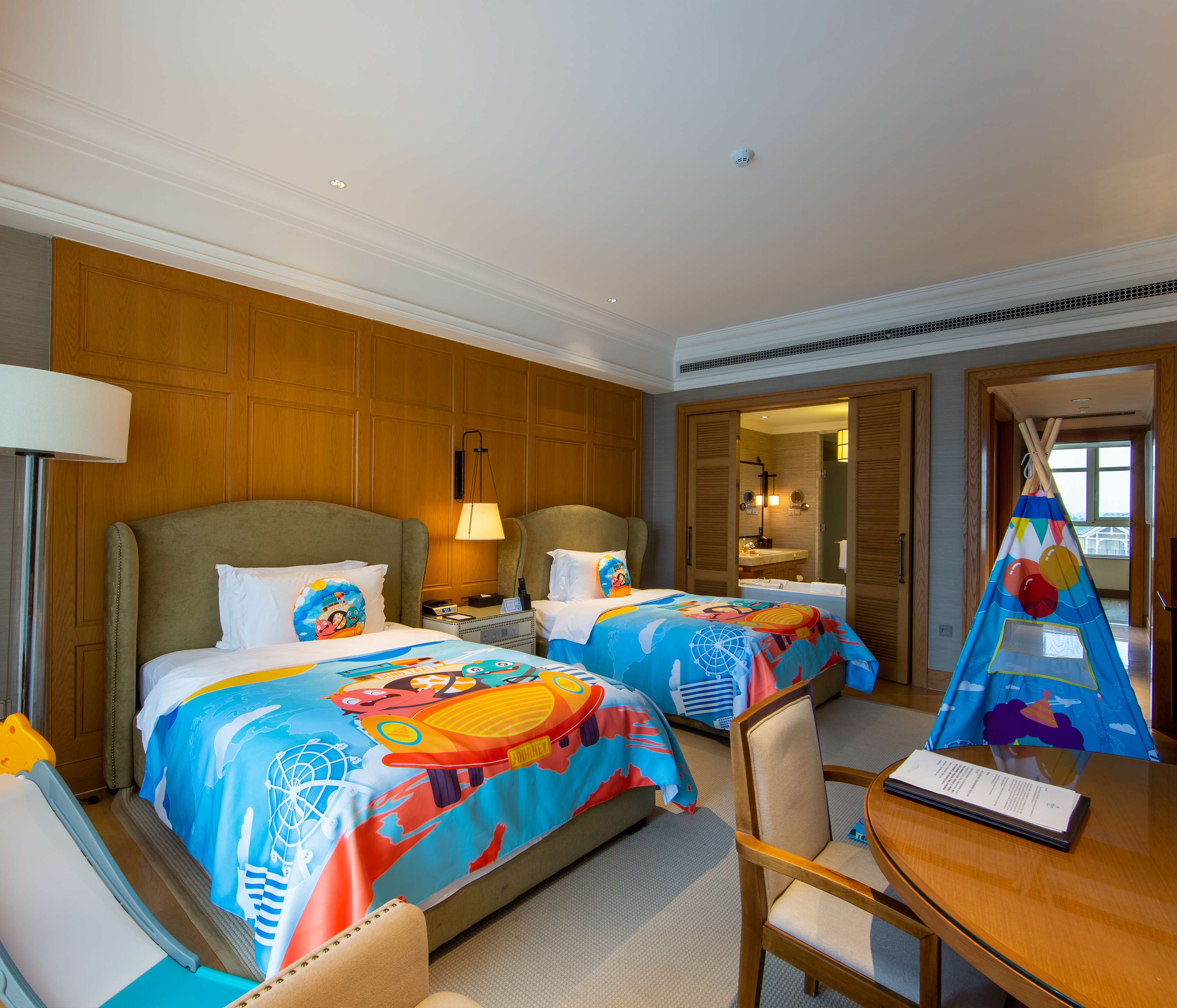 Hilton Wenan Room Type - TWIN KIKI DINO FAMILY ROOM