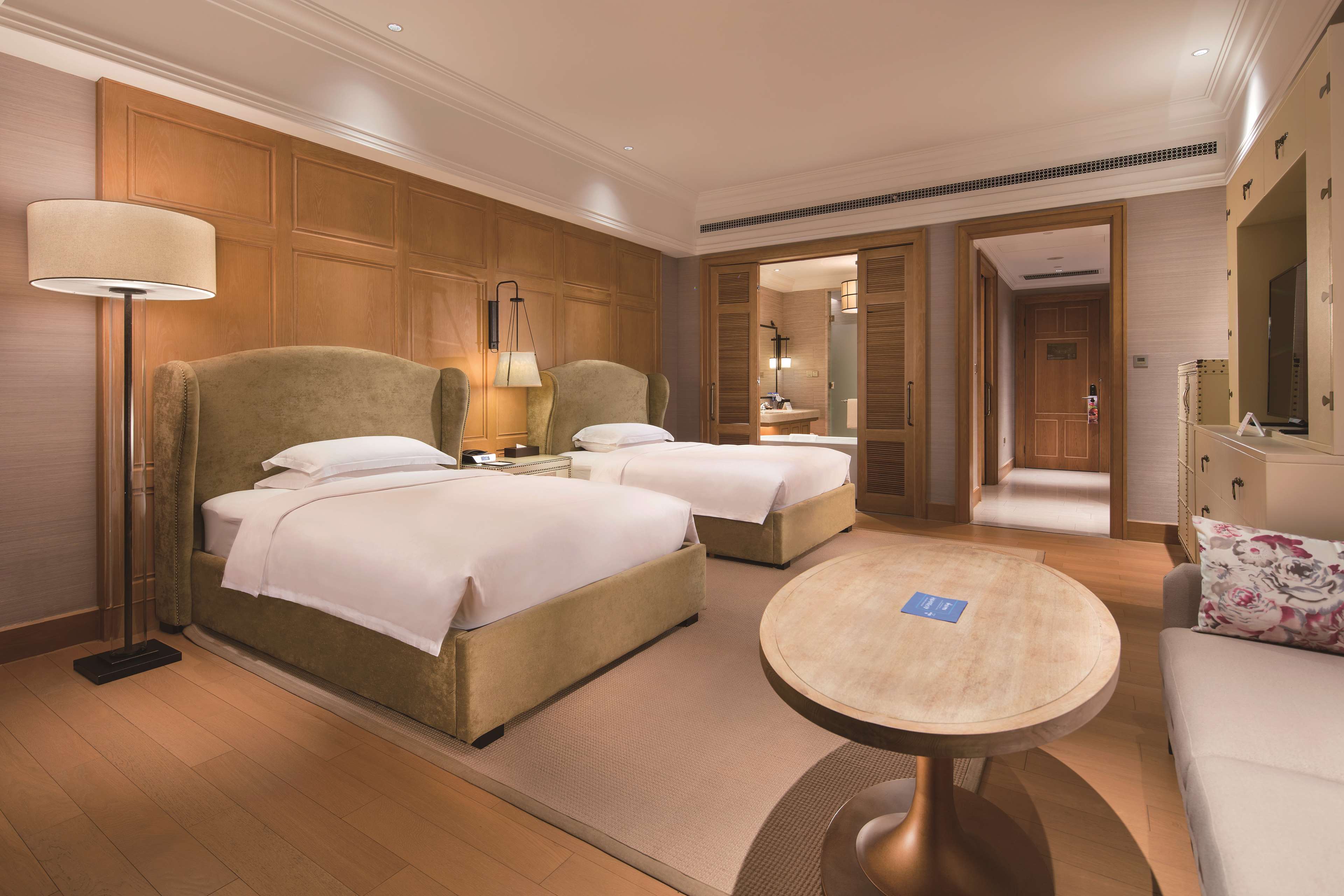 Hilton Wenan Room Type - TWIN GUEST ROOM LAKE VIEW