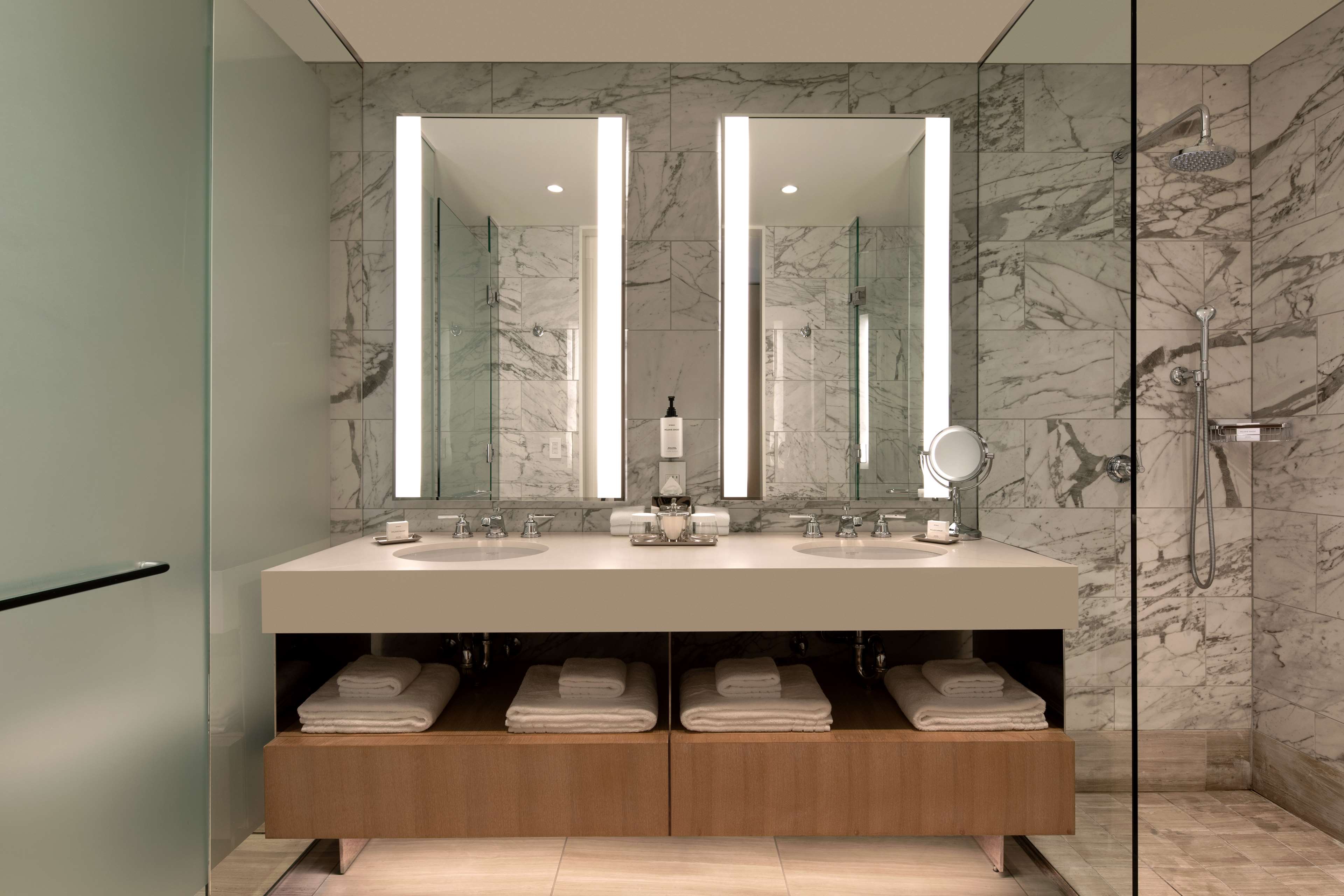 Conrad Washington DC Room Type - DLX 1KNG MOB HEA ACC W TUB