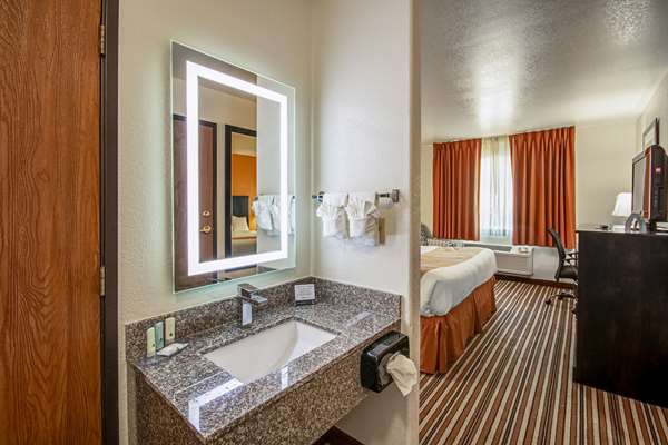  - Quality Inn Dodge City