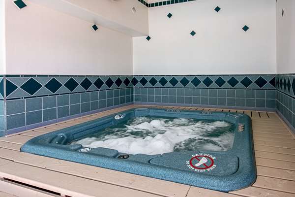 Pool - Quality Inn Dodge City