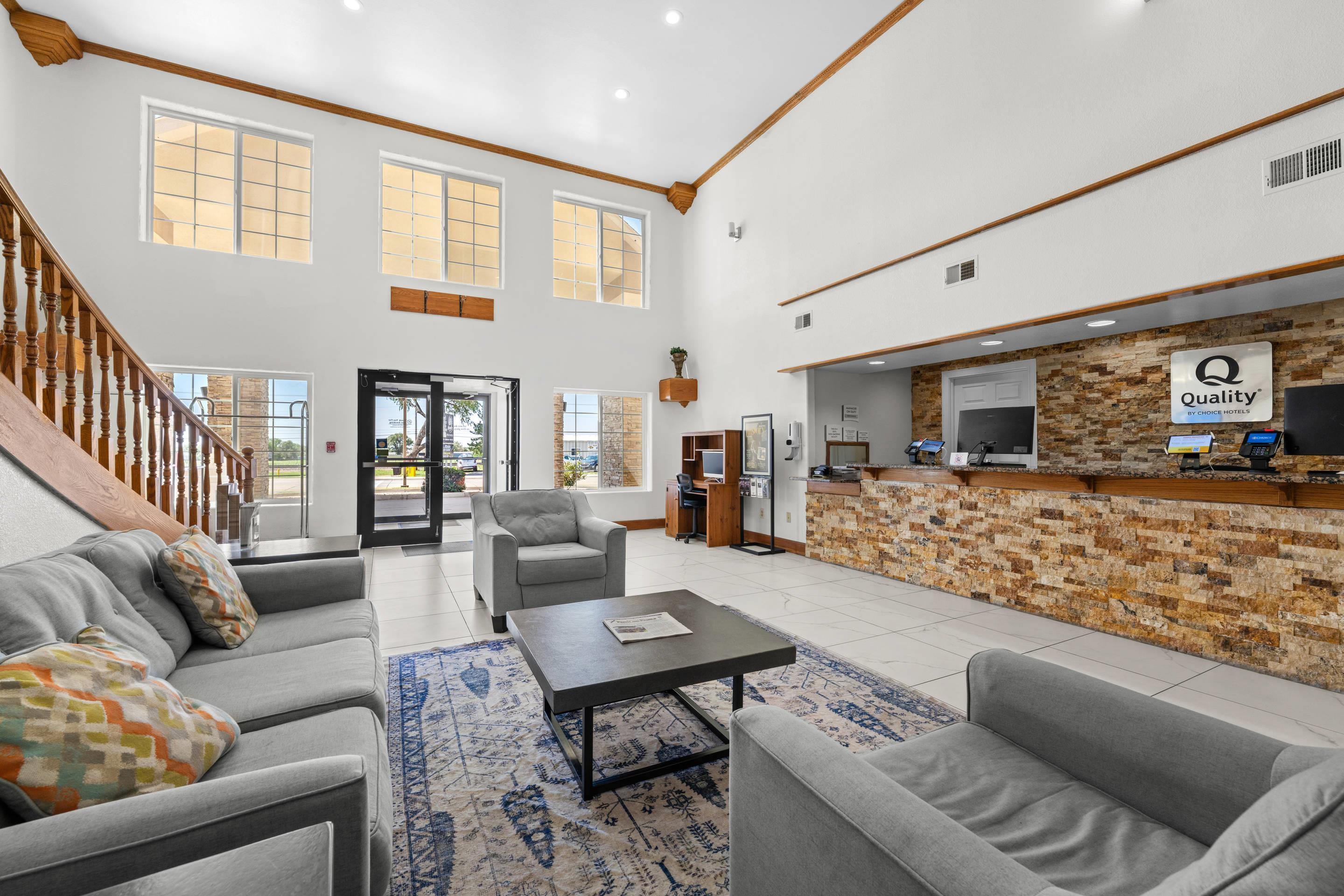 Hotel lobby | Quality Inn
