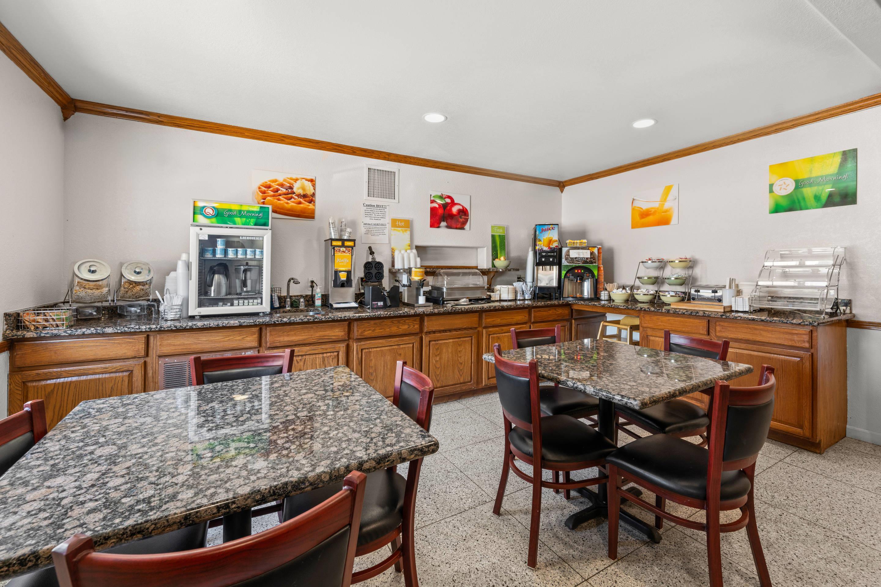 Breakfast area | Quality Inn
