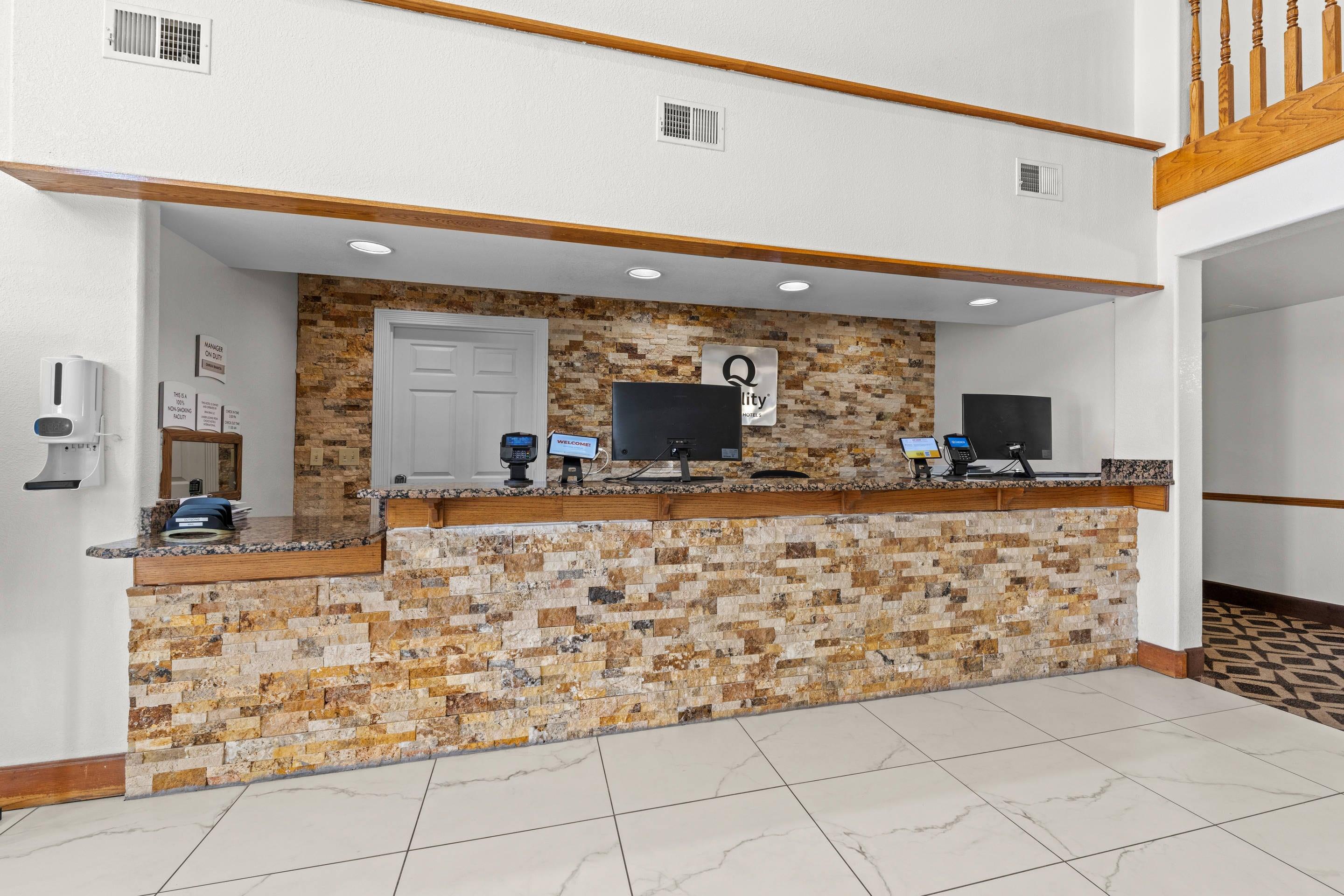 Front desk | Quality Inn
