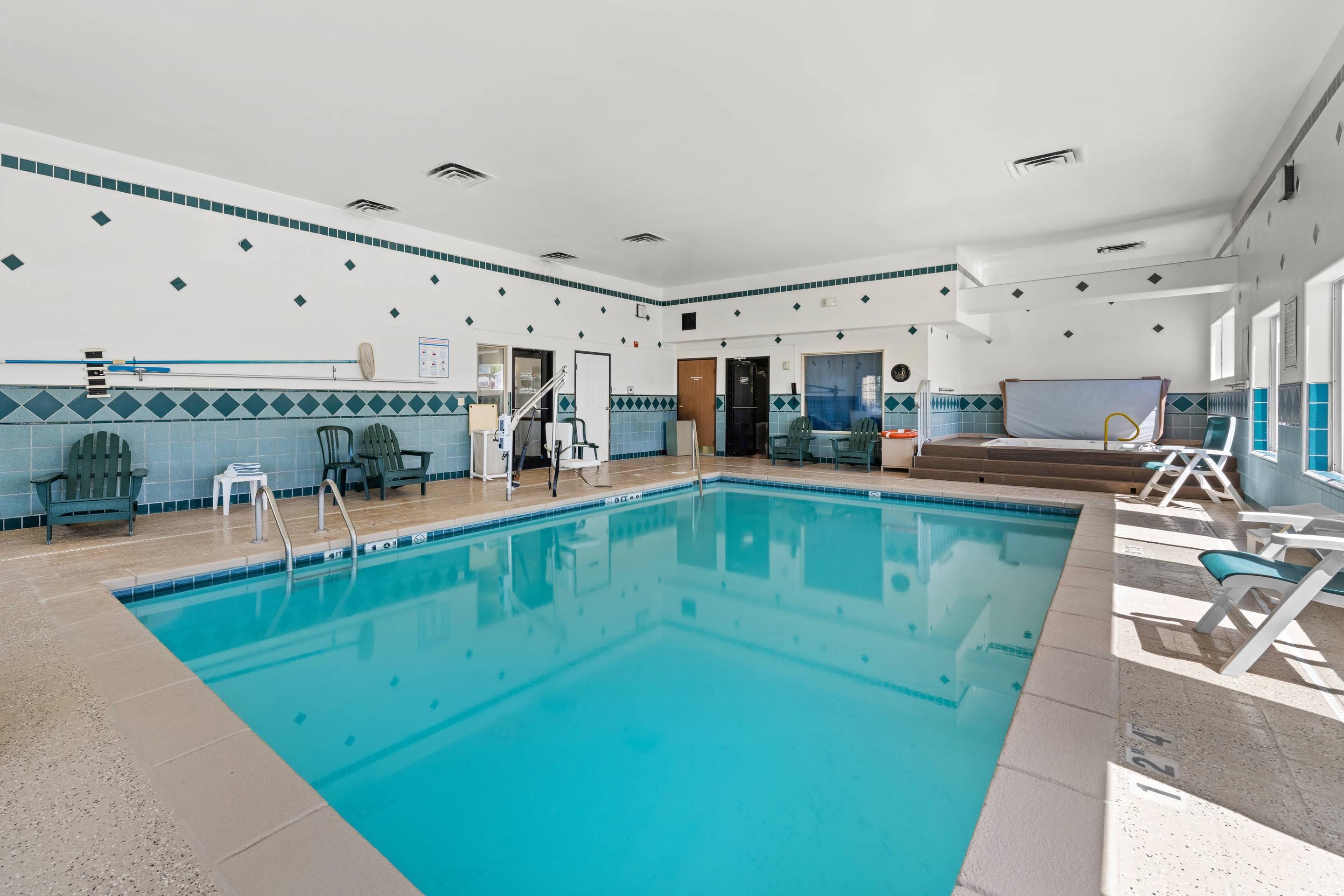 Indoor pool | Quality Inn