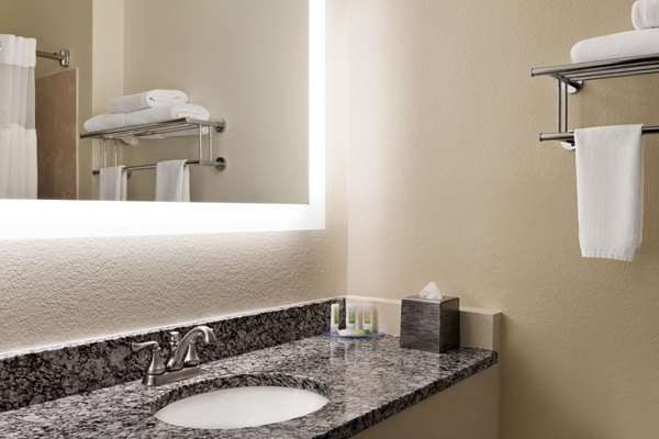  - AmericInn West Appleton - I-41, Exit 137